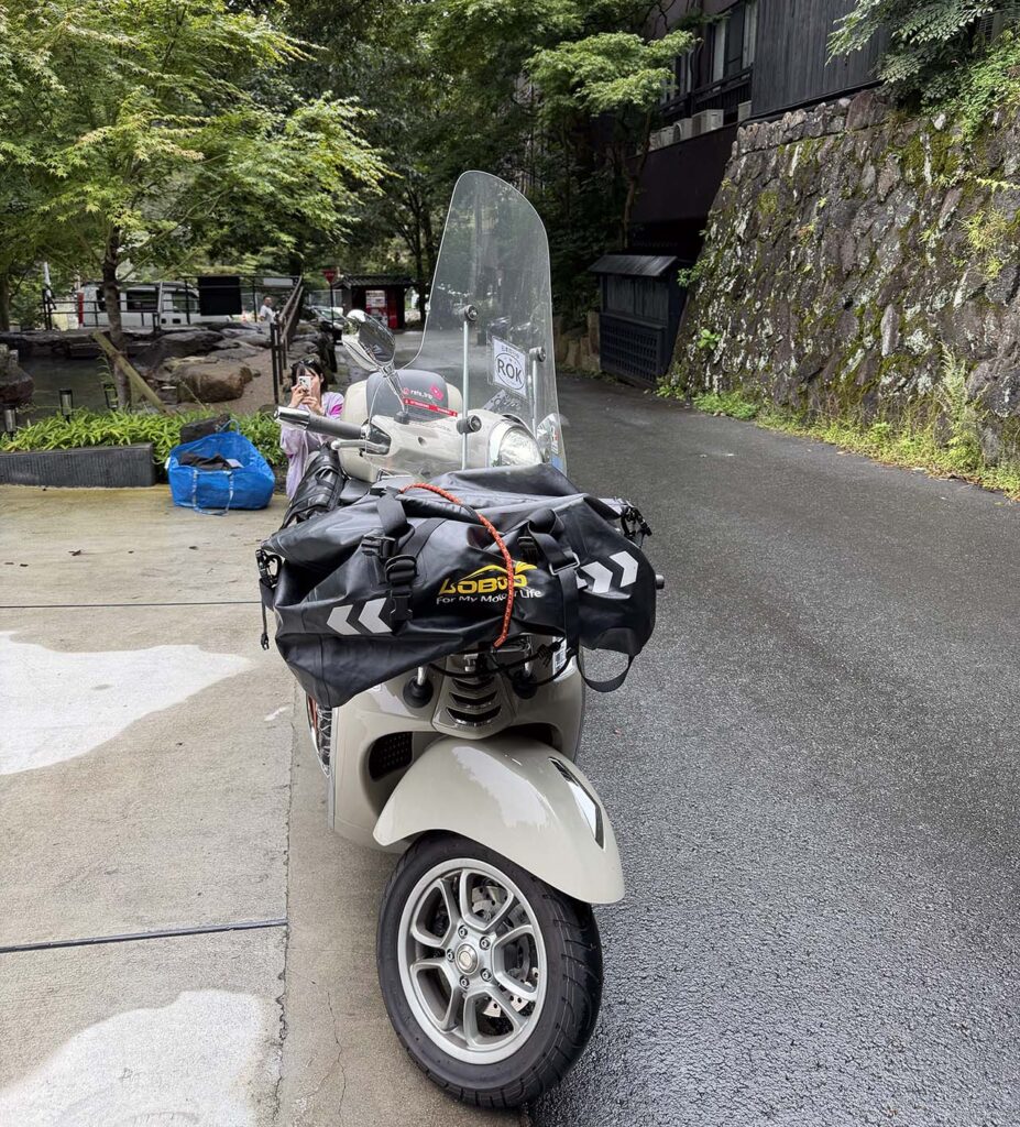 ベスパGTS 300で日本旅行中に立ち寄った黒川由蔡（ユサイ）温泉
